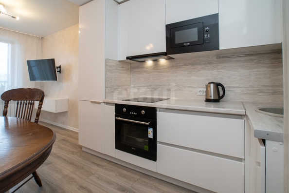 
   Продам 2-комнатную, 60 м², Ясный Берег ул, 8

. Фото 1.