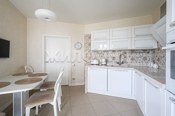 
  Продается 2-комн. квартира, 55.7 м², Есенина ул, д. 67
. Фото 2.