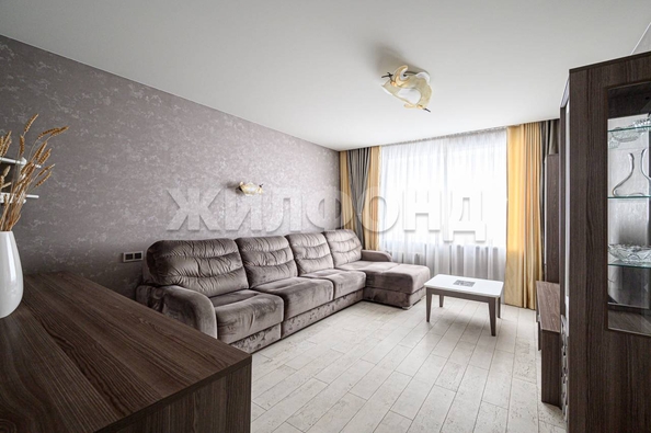 
  Продается 2-комн. квартира, 55.7 м², Есенина ул, д. 67
. Фото 6.