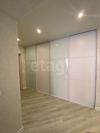 
  Продается 2-комн. квартира, 71 м², Владимира Заровного ул, д. 38
. Фото 13.