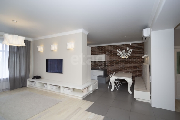 
  Продается 4-комн. квартира, 165 м², Кедровая ул, д. 45
. Фото 3.