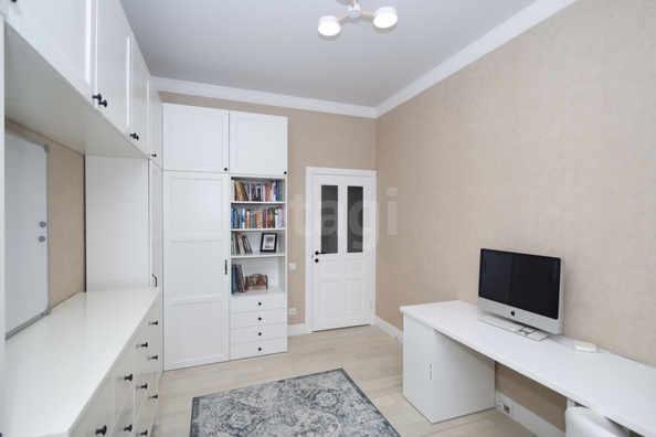 
  Продается 4-комн. квартира, 165 м², Кедровая ул, д. 45
. Фото 18.