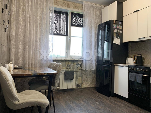 
  Продается 2-комн. квартира, 53 м², Зеленая ул, д. 27
. Фото 4.