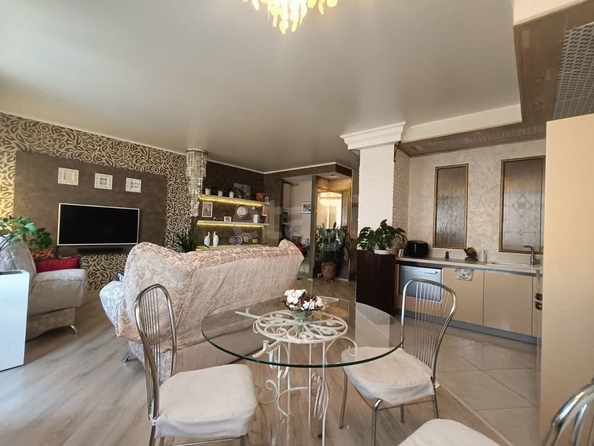 
  Продается 2-комн. квартира, 61.8 м², Галущака ул, д. 15
. Фото 6.
