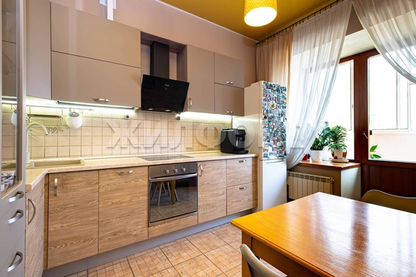 
  Продается 2-комн. квартира, 62 м², Крылова ул, д. 28/1
. Фото 2.