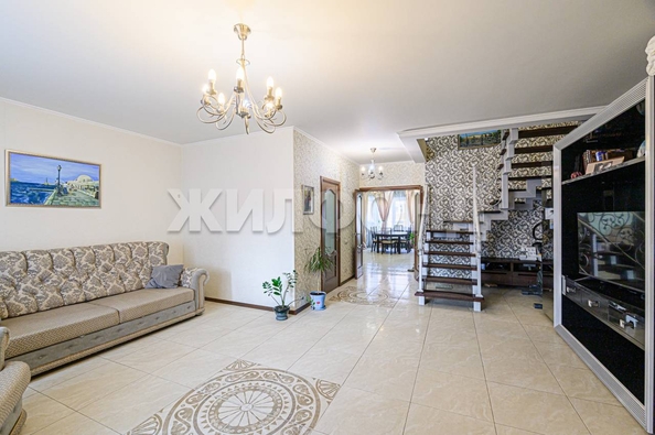 
  Продается 4-комн. квартира, 124.3 м², Вертковская ул, д. 42
. Фото 6.