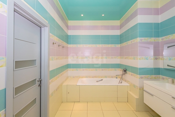 
  Продается 3-комн. квартира, 90.4 м², Кирова ул, д. 25
. Фото 10.