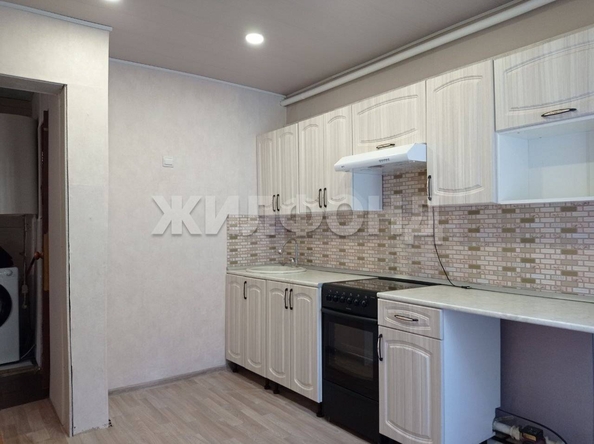 
  Продается 3-комн. квартира, 64.1 м², Школьная ул, д. 7
. Фото 2.
