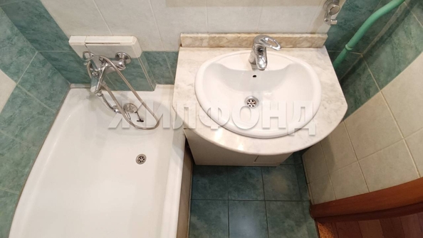 
  Продается 4-комн. квартира, 77.4 м², Троллейная ул, д. 132
. Фото 10.