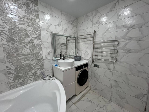 
  Продается 3-комн. квартира, 60.9 м², Есенина ул, д. 15
. Фото 2.