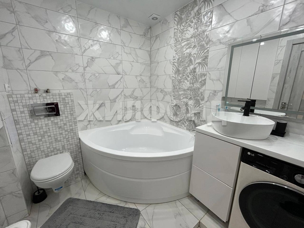 
  Продается 3-комн. квартира, 60.9 м², Есенина ул, д. 15
. Фото 3.
