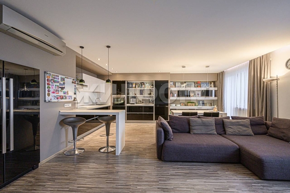 
  Продается 4-комн. квартира, 121.7 м², Военная ул, д. 9/1
. Фото 3.