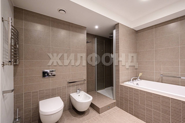 
  Продается 4-комн. квартира, 121.7 м², Военная ул, д. 9/1
. Фото 21.