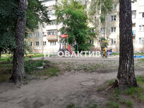 
  Продается 3-комн. квартира, 57.4 м², Есенина ул, д. 53
. Фото 7.