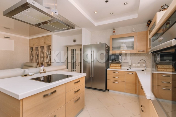 
  Продается 4-комн. квартира, 217.9 м², Галущака ул, д. 9
. Фото 5.