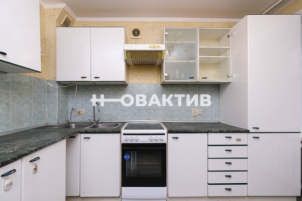 
  Продается 3-комн. квартира, 68 м², Сибирская ул, д. 49
. Фото 10.