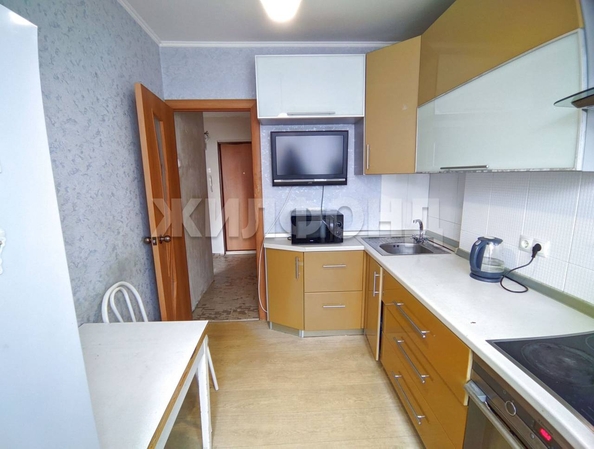 
  Продается 3-комн. квартира, 59 м², Есенина ул, д. 10
. Фото 2.