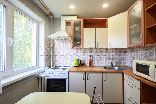 
  Продается 4-комн. квартира, 59.8 м², Ленинградская ул, д. 145
. Фото 2.