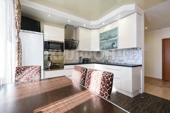 
  Продается 4-комн. квартира, 120.2 м², Адриена Лежена ул, д. 15
. Фото 1.