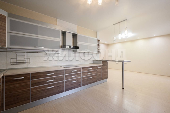
  Продается 4-комн. квартира, 117 м², Владимировская ул, д. 21
. Фото 5.