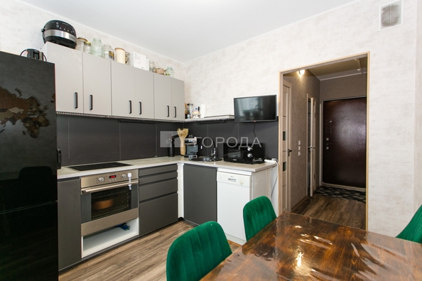 
  Продается 2-комн. квартира 56 м², в ЖК Аквамарин, дом 7. Фото 1.