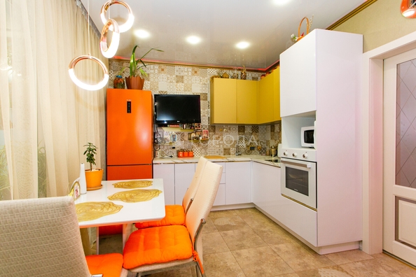 
  Продается 2-комн. квартира 56 м², в ЖК Азимут, дом 1. Фото 1.