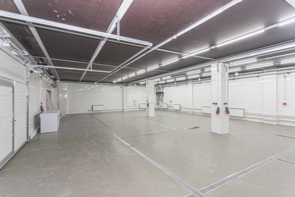 
  Сдается универсальное помещение 900 м². Фото 1.