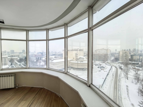
  Продается 2-комн. квартира 176.8 м². Фото 1.