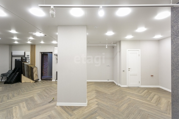 
  Продается универсальное помещение 60 м², в ЖК Радужный каскад, б/с 19. Фото 15.