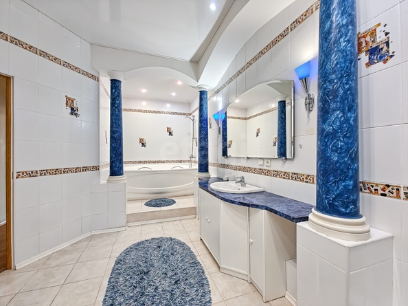 
  Сдается 3-комн. квартира 145 м². Фото 24.