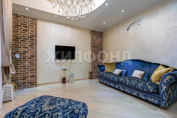 
  Продается 4-комн. квартира 179.8 м². Фото 2.