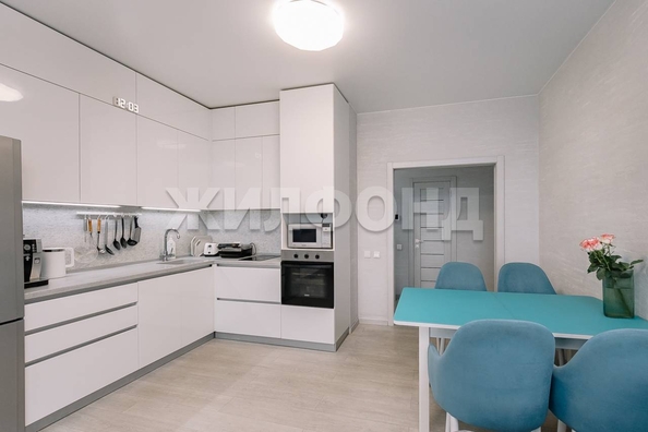 
  Продается 3-комн. квартира 72.8 м², в ЖК Просвещение. Фото 1.