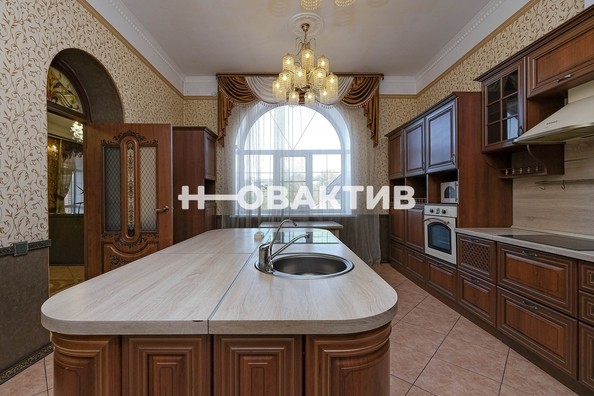 
   Продам дом, 1000 м², Новосибирск

. Фото 8.