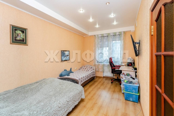 
   Продам 1-комнатную, 39.3 м², 2-й (4 мкр.) кв-л, 216

. Фото 2.