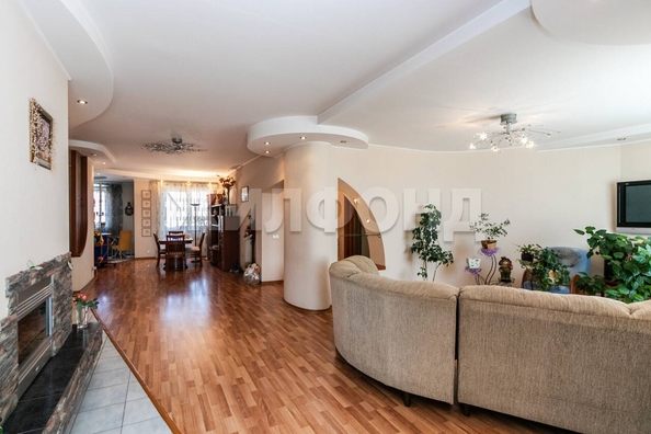 
   Продам 4-комнатную, 167 м², Краснообск, 219

. Фото 1.