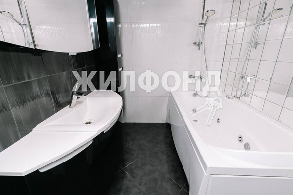 
   Продам 3-комнатную, 104.7 м², Богдана Хмельницкого ул, 33/1

. Фото 16.