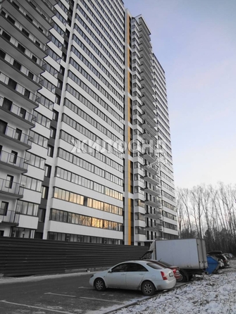 
   Продам 2-комнатную, 53.3 м², Петухова ул, 162

. Фото 2.