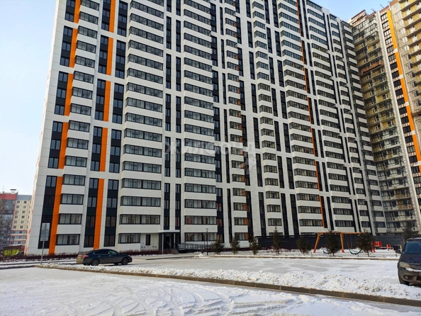 
   Продам 2-комнатную, 53.3 м², Петухова ул, 162

. Фото 24.