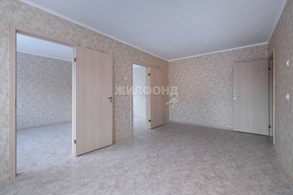 
   Продам 4-комнатную, 59.5 м², Ленинградская ул, 143

. Фото 3.