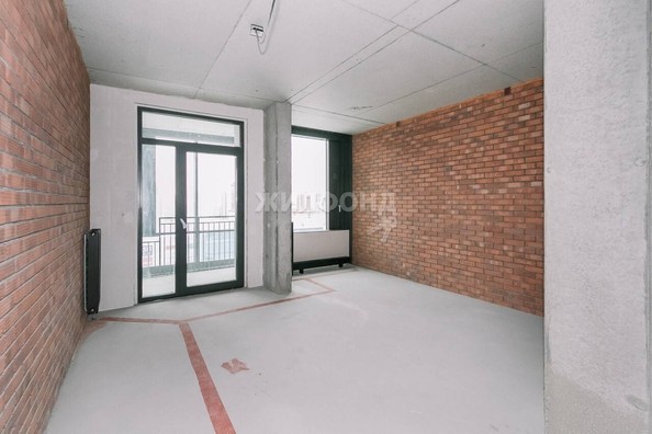 
   Продам 1-комнатную, 37 м², Красный пр-кт, 104

. Фото 2.