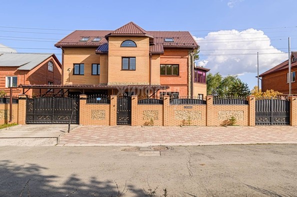 
   Продам дом, 426.8 м², Новосибирск

. Фото 2.