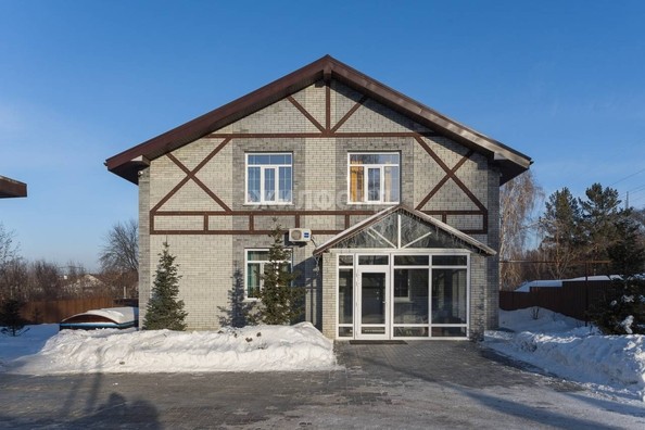 
   Продам дом, 240.8 м², Новосибирск

. Фото 2.