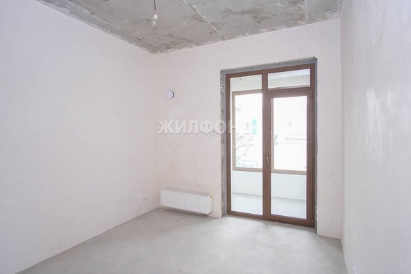 
   Продам 2-комнатную, 46 м², Красный пр-кт, 220

. Фото 1.