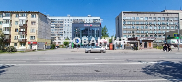 
   Продам торговое помещение, 900 м², Объединения ул, 35/3

. Фото 2.