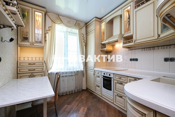 
   Продам 2-комнатную, 50 м², В. Высоцкого ул, 50/3

. Фото 2.