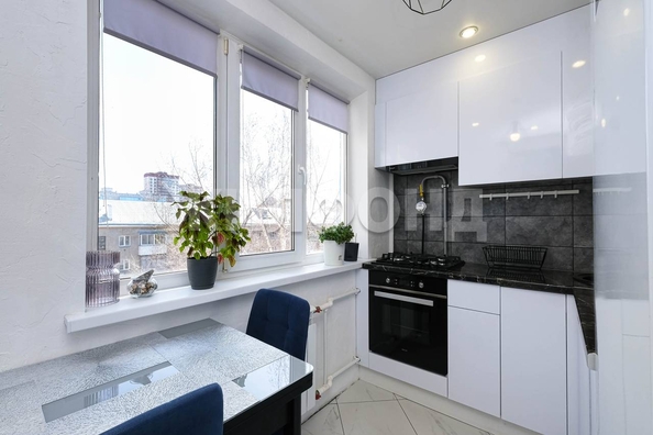 
   Продам 3-комнатную, 57.8 м², Титова ул, 39

. Фото 1.