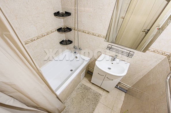 
   Продам 3-комнатную, 83.2 м², Добролюбова ул, 162/1

. Фото 14.
