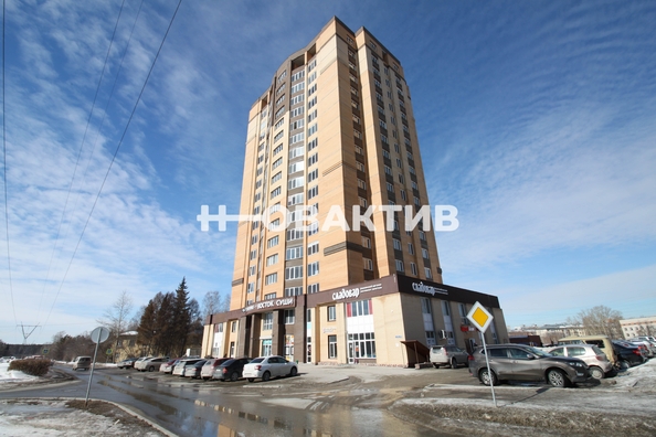 
   Продам помещение свободного назначения, 76 м², Молодежи б-р, 15

. Фото 1.