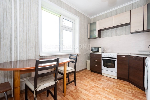 
   Продам 1-комнатную, 37.3 м², Гребенщикова ул, 12/1

. Фото 2.