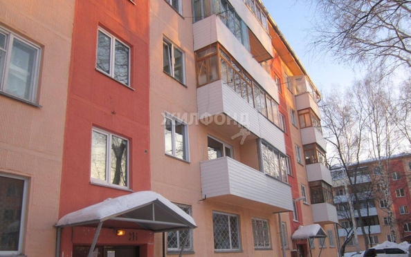 
   Продам 3-комнатную, 48 м², Петухова ул, 108

. Фото 4.